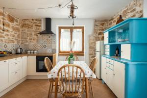 Η κουζίνα ή μικρή κουζίνα στο Apartment Valerija