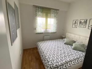 Ένα ή περισσότερα κρεβάτια σε δωμάτιο στο Apartman Ema
