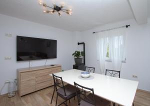 TV a/nebo společenská místnost v ubytování Apartman Francesca