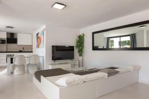 Μια τηλεόραση ή/και κέντρο ψυχαγωγίας στο Villa Nivaria +57 φωτογραφίες