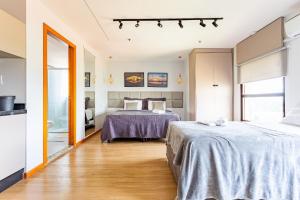 En eller flere senge i et værelse på Apartamento no Comfort hotel Taguatinga