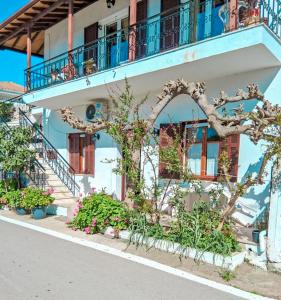 Budova, kde se apartmán nachází + 34 fotografií
