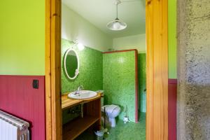 Koupelna v ubytování Basarte Cottage + 37 fotografií