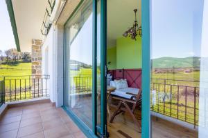 Balkón nebo terasa v ubytování Basarte Cottage