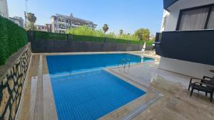 Πισίνα στο ή κοντά στο Paradise Garden sitesi 3 oda havuzlu eşyalı daire kişi fiyatı değil oda fiyatı