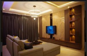 TV a/nebo společenská místnost v ubytování Lekki Lagos Apartment