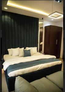 Postel nebo postele na pokoji v ubytování Lekki Lagos Apartment