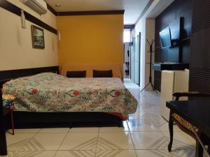 a bedroom with a bed in a room at Casa de Praia Família Próximo ao ExpoCentro BC in Balneário Camboriú