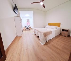 Postel nebo postele na pokoji v ubytování Hostal Cachiño