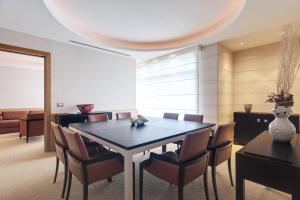 Ruang duduk di Precise House Mantegna Roma