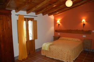 A bed or beds in a room at La Molinilla Apartamentos y Hammam