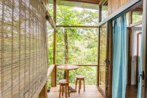 Balkón nebo terasa v ubytování Surf Samara