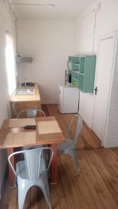 Kuchyň nebo kuchyňský kout v ubytování Hostal Da Lua