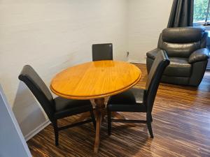 Setusvæði á Bright, central and private home in Frankston +2 myndir