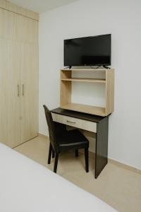 TV a/nebo společenská místnost v ubytování Hotel Plataneras Plaza