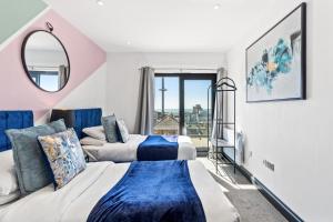a bedroom with two beds and a mirror at Western Seaview Terrace - Central - Contractors in Brighton & Hove