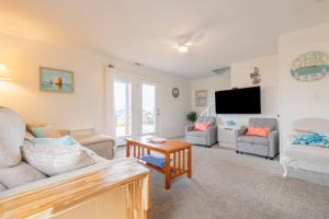 Μια τηλεόραση ή/και κέντρο ψυχαγωγίας στο Beachside 4bdrm Emerald Isle