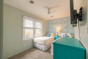 Ένα ή περισσότερα κρεβάτια σε δωμάτιο στο Beachside 4bdrm Emerald Isle