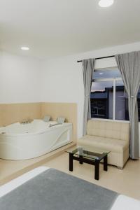 Posezení v ubytování Hotel Plataneras Plaza