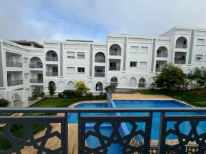 a view of the exterior of a building at Appartement de luxe à Tanger Maroc in Tangier