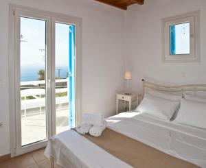 Cama ou camas em um quarto em Sea Wind Villas and Suites mais 37 fotos