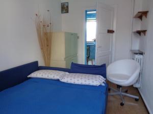 Alloggio azzurro CIR Aosta 0099にあるベッド