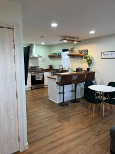 a kitchen with a counter and a table and chairs at Cozy 2 Bedroom apartment in Tannersville, minutes from Camelback Mountain in Tannersville