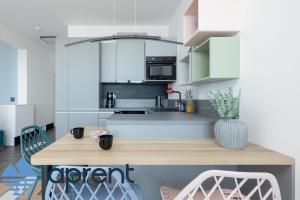 Kuchyň nebo kuchyňský kout v ubytování Apartament Golden Wave - Frontowy Widok Na Morze - Aprent + 25 fotografií