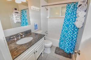 Koupelna v ubytování Family Home with Large Yard & Golf Theme Near Rail