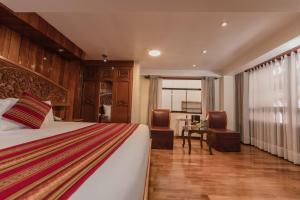 Un pat sau paturi într-o cameră la Quechua Hotel Cusco