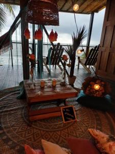 Rõdu või terrass majutusasutuses Hostal velero relax +37 fotot