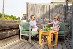 Nápoje v ubytování Luxe centraal gelegen appartment met privé zwembad