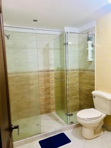 Un baño de Habitación con baño privado en Belén los Alpes 12 fotos más