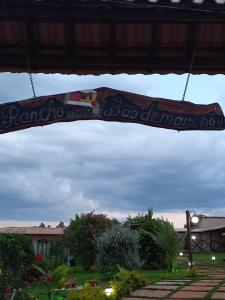 a banner with a train on it hanging in a yard at Sitio trem bao demais in Mateus Leme