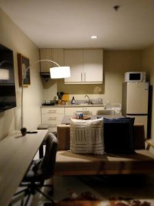 Dapur atau dapur kecil di Cityscape Grand Tower - Lexis Suite 2BR, Across Ayala Mall, Near Cebu IT Park +29 gambar