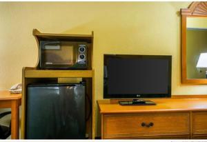 Dapur atau dapur kecil di Franklin Inn & Suites