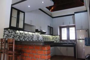 Nhà bếp/bếp nhỏ tại Villa Rasamala