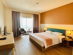 Postel nebo postele na pokoji v ubytování Asia Cha-am Hotel