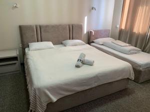 Postel nebo postele na pokoji v ubytování Apple Hostel Bishkek