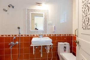 Gallery image of 2bhk, Pool,Kitchen,Wifi Candolim in Candolim +15 photos