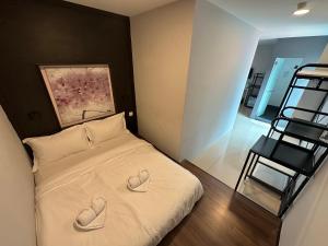 Postel nebo postele na pokoji v ubytování Georgetown Hotel