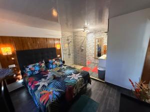 a bedroom with a large bed and a bathroom at Miki Miki House in Fare