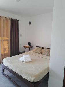 Postel nebo postele na pokoji v ubytování Beach front deluxe room with bathroom - Modern Cabin Shiloh 2