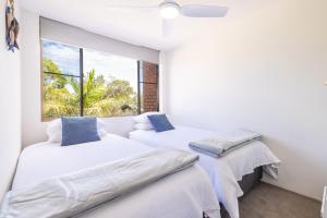 Kama o mga kama sa kuwarto sa The Point 13, 5-7 Mitchell St - stunning water views, complex pool and WiFi +23 photo