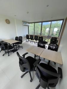 Konferenčné priestory v ubytovaní Two-bedrooms apartments with kitchen + 23 fotografií