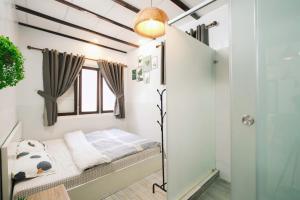 Postel nebo postele na pokoji v ubytování BKV Homestay
