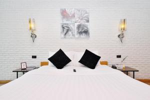 Postel nebo postele na pokoji v ubytování Diary Suite