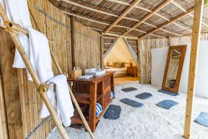 Fotografie z fotogalerie ubytování The Maverick Surf & Dive Boutique Hotel v destinaci Laamu Atoll + 37 fotografií