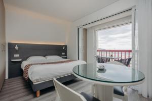 Postel nebo postele na pokoji v ubytování Hôtel Valencia
