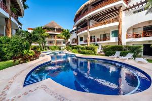 a swimming pool in the middle of a building at Luxury and confort in Quadra Alea in Playa del Carmen